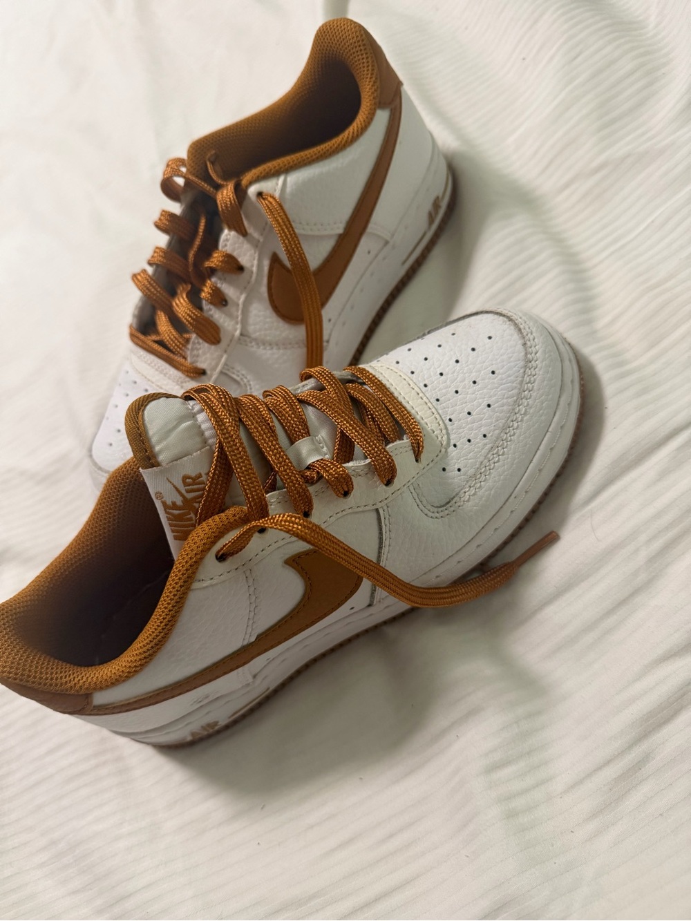 Nike Kids White and Brown Low-Top Sneakers